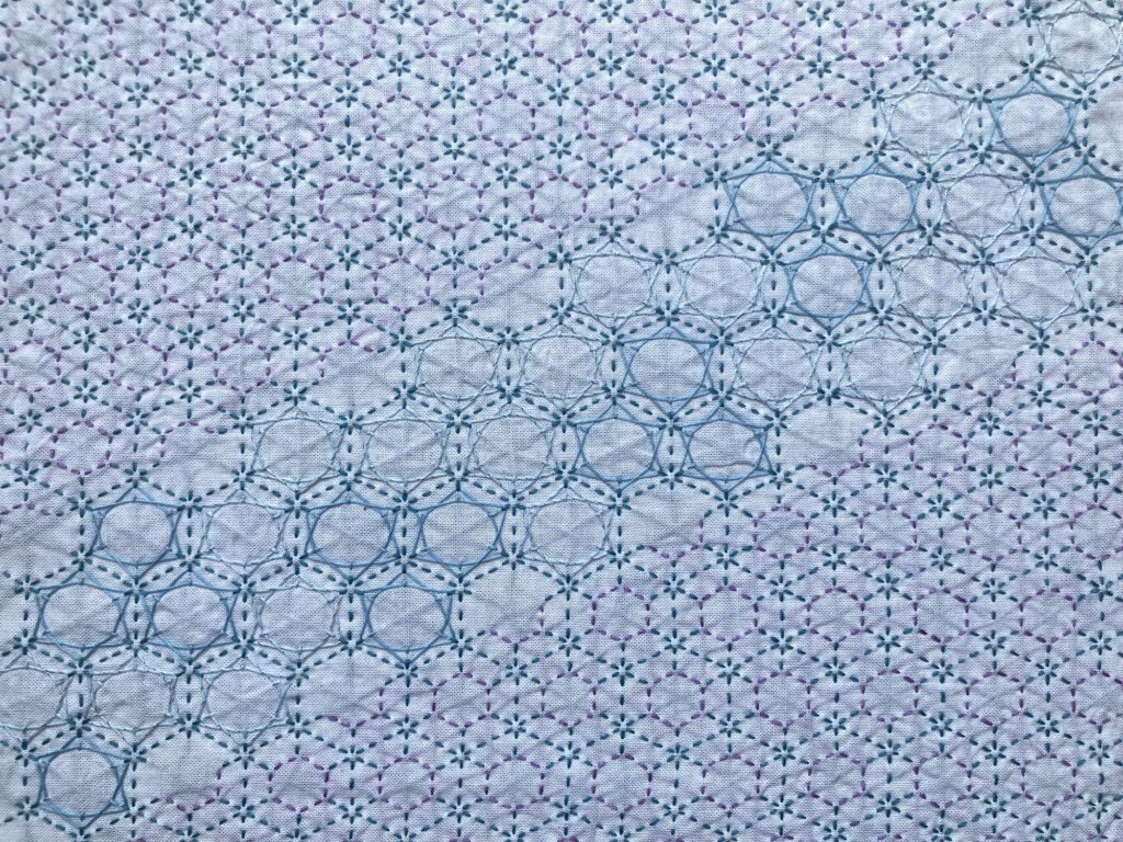 刺し子の花ふきん~霰亀甲アレンジ