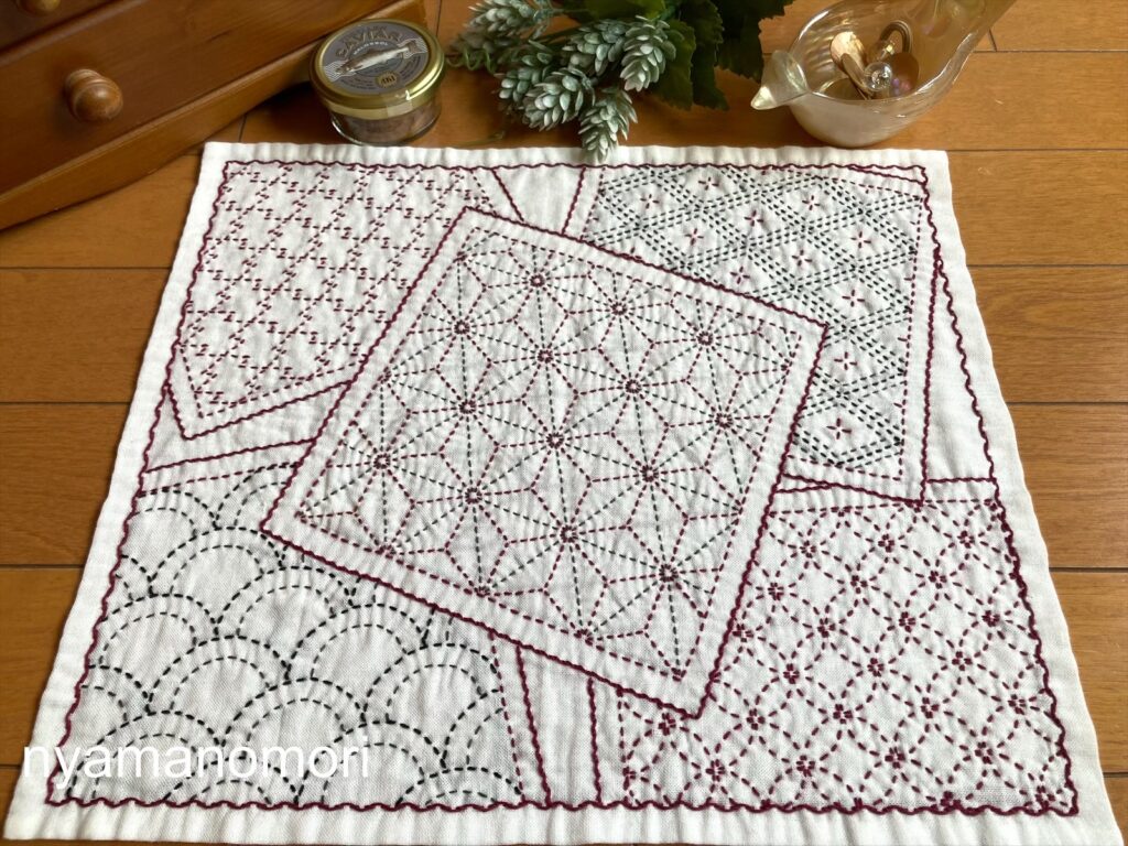 刺し子の花ふきん寄せ模様