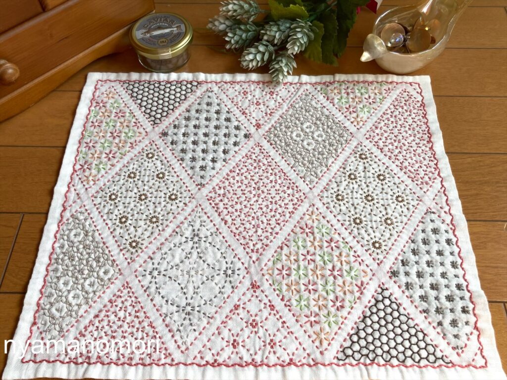 刺し子ダイヤならべの花ふきん