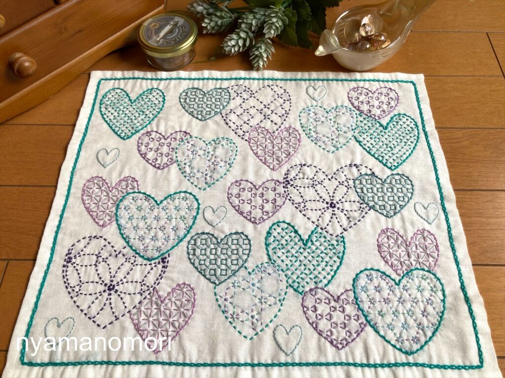 刺し子の花ふきん～寄せ模様ハート