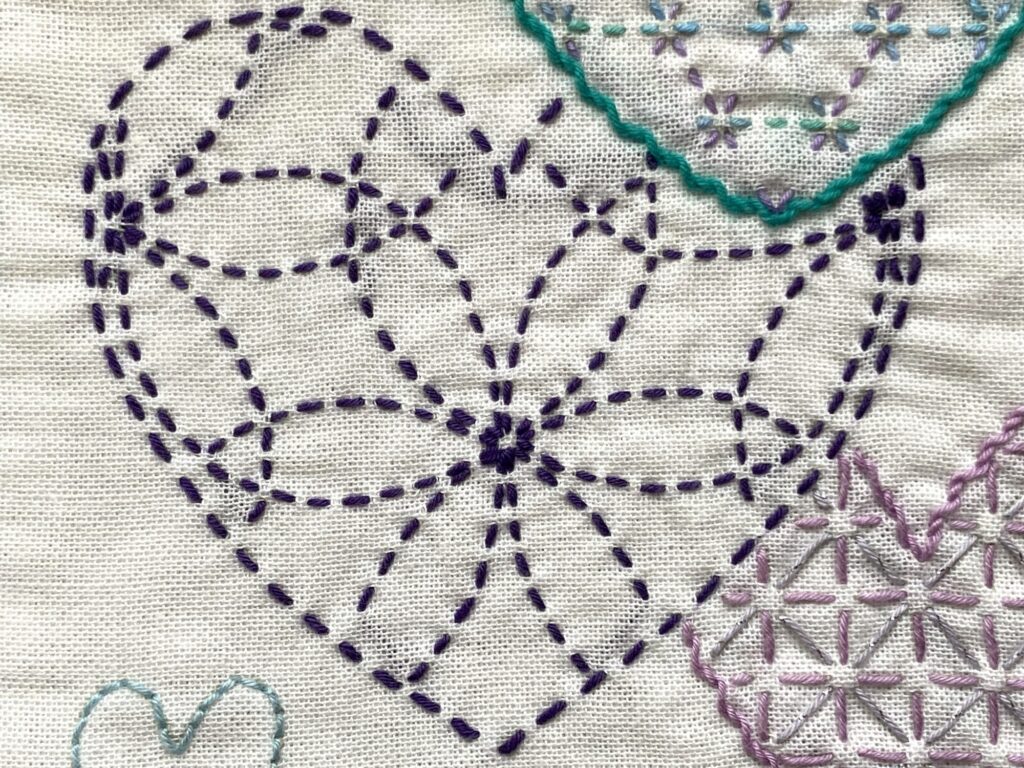 刺し子の花ふきん～寄せ模様ハート