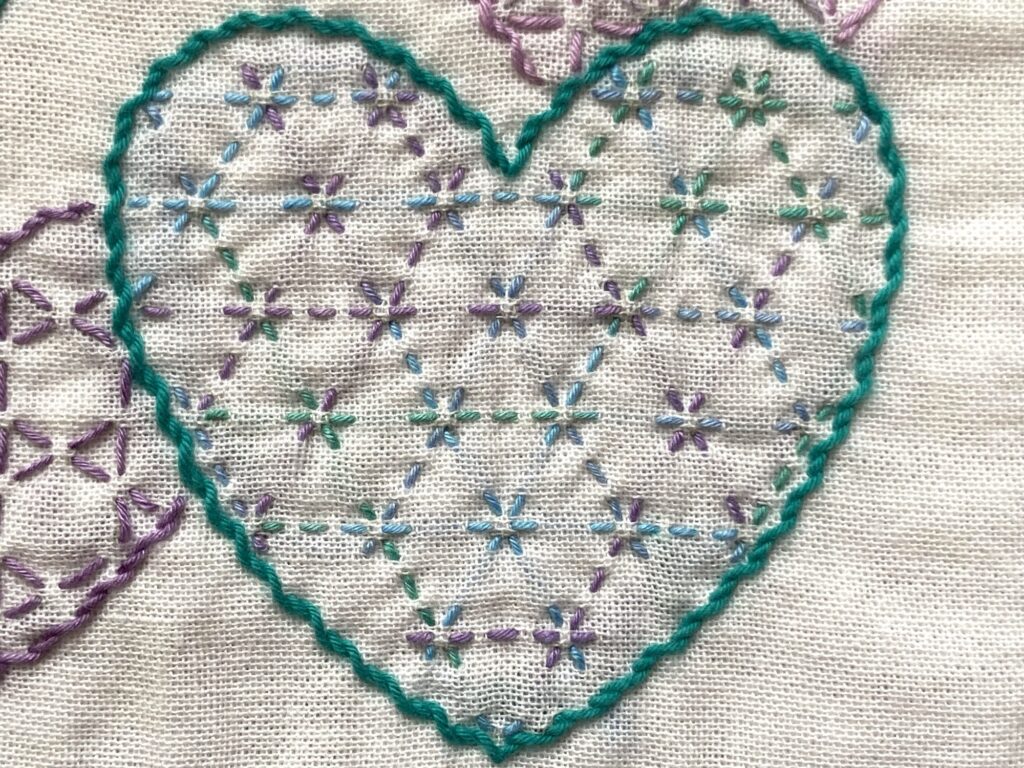 刺し子の花ふきん～寄せ模様ハート