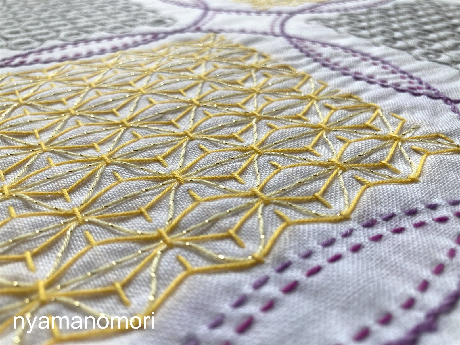 刺し子の花ふきん～麻の葉と銭刺し